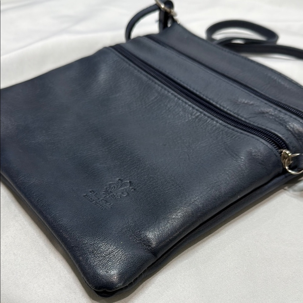 Vera Pelle Navy Blue Genuine Leather Crossbody Bag with Zippered Pockets - Picture 6 of 15